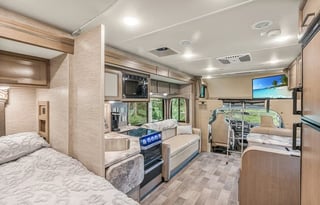 C7-*NEW* 2022 Thor LUXURY KING Bed, 8Sleeper,Solar