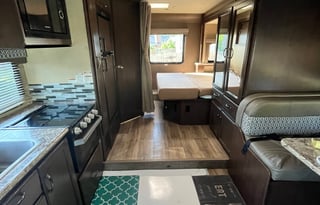 "Tiny" 2019 Thor Motor Coach Freedom Traveler 24HE