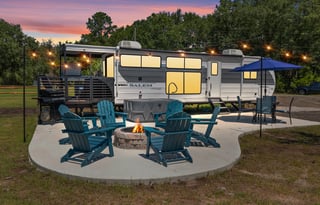 Fins and Feathers Retreat! Site Included! Hot tub!