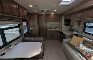 Family Getaway Ready – 2018 Jayco Greyhawk for 8