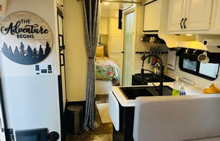 2015 Coachmen Leprechaun 270QB