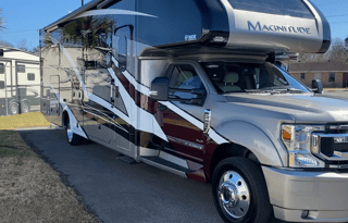 2021 Thor Motor Coach Magnitude SV34