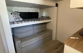 Stationary spot-2022 Prime Time RV Crusader 382MBH