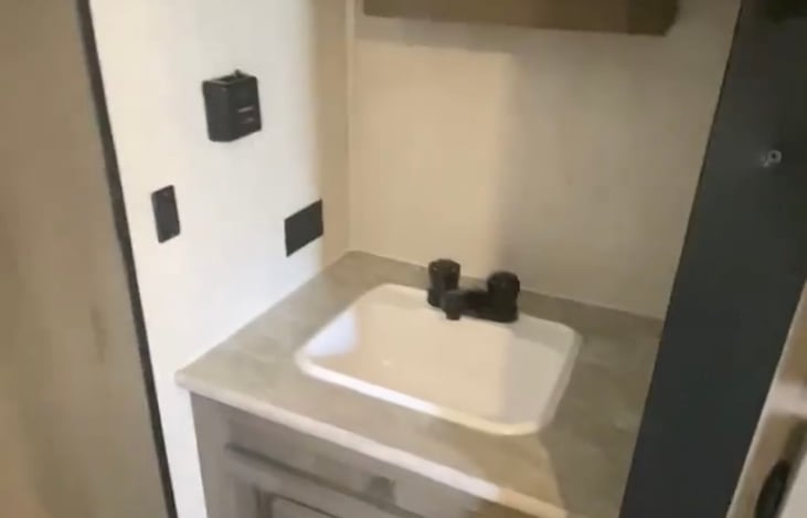 Bathroom sink