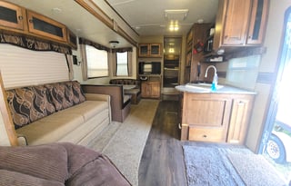 Zach & Alyshias Keystone sprinter fifth wheel