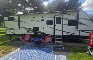 Family Friendly bunkhouse with large couch