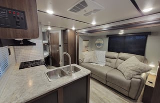 ♣Full size BUNKS♣Sleeps 6♣Private Queen master♣