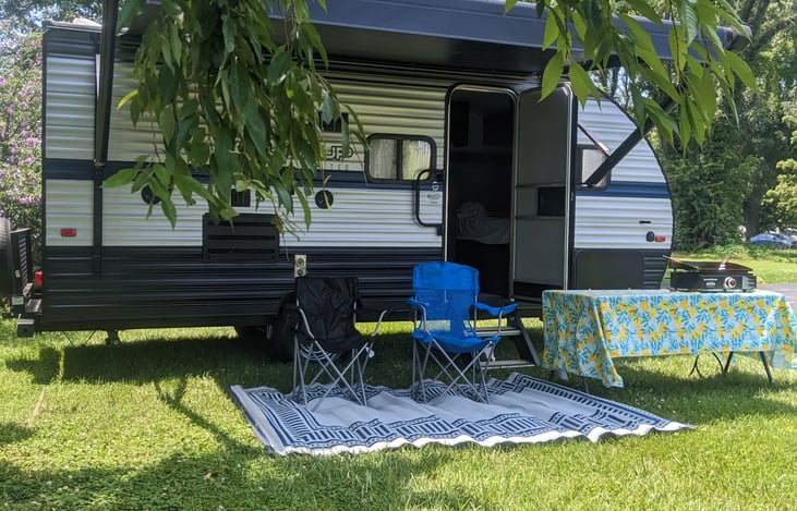 The camper come with a table and a Blackstone griddle and all the utinsals to have the best cook out experience.