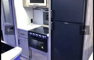 2021 ALPHA WOLF Spacious Living Room