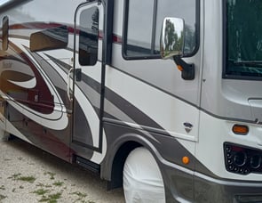 Fleetwood RV Bounder 35K