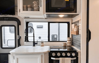 C4 *NEW* 2023 Prism Mercedes Luxury Rv - Sleeps 6