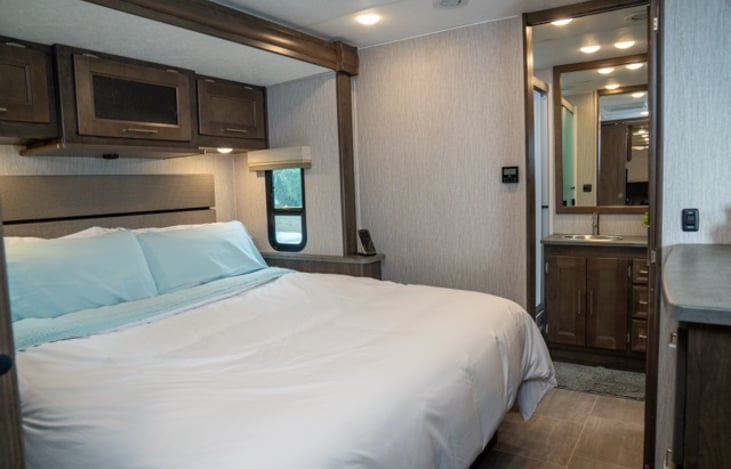 King sized bed, wireless phone chargers in each nightstand included.  Plenty of wardrobe and drawer storage with lots of walking room