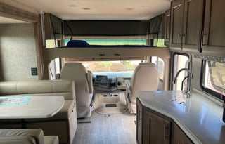 Family Friendly Luxury RV - Sleeps up to 8 Guests