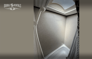 ECONOMY JAY FLIGHT w/ Queen Bed, Bunks & Full Bath