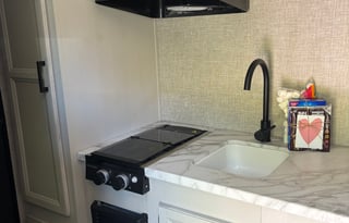 15' Jayco Trailer - Lightweight & Easy to Tow!