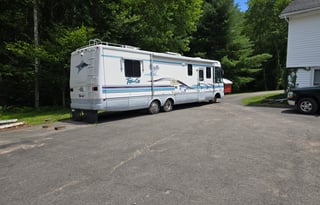 Big Booty Betty - Washer/Dryer - VERY HOT SHOWERS!