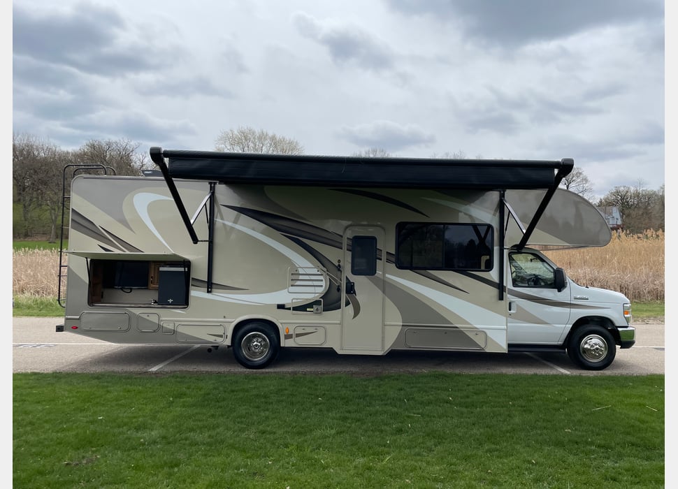 Class C Motor Home rentals in Machesney Park, IL 61115