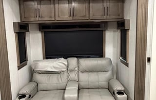 Ricky Riverstone Luxury 2 bed1.5 bath Washer&Dryer