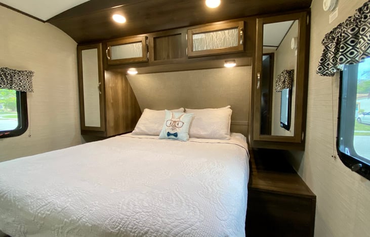 Master bedroom with very comfortable Real Queen size mattress