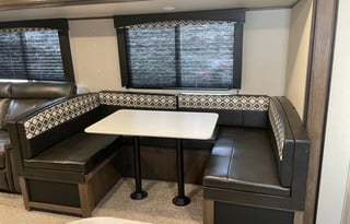 (Unit 35) Avenger with bunkbeds & outside kitchen