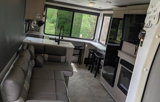 2024 Salem: Spacious Kitchen & Hidden Guest Room
