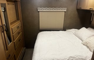 Family Friendly RV sleeps 9 with Kids Bunks!