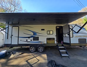 Forest River RV Cherokee Alpha Wolf 26DBH-L