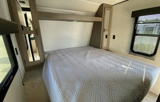 2021 Keystone Hideout LHS 318BR