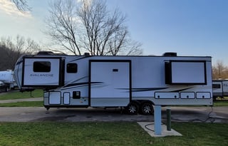 2023 Luxury Fifth Wheel