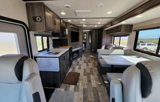 2022 FR3 34DS Class-A(Gas) Sleeps Up to 8 + Tent