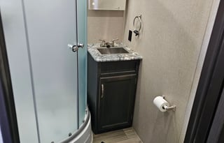 Genesis supreme toy hauler 27fs ( 32' overall )