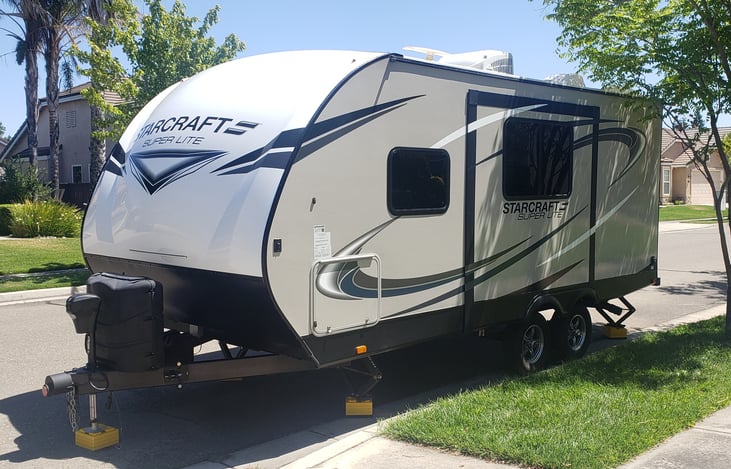 Left Side (Drivers Side)
Light Switch Fornt Cap Work Light - Slide-out - Pass-Thru Storage Access - Shore Power Hook-up