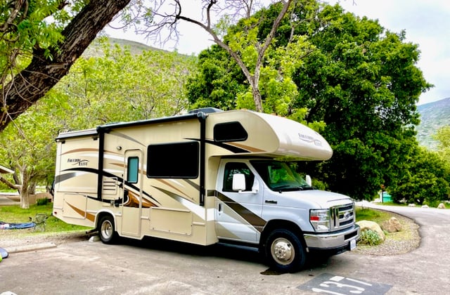 Class C motorhome: 27 Foot Thor Motor Coach