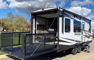 2020 Momentum Toy Hauler | Sleeps 6 | Pet Friendly