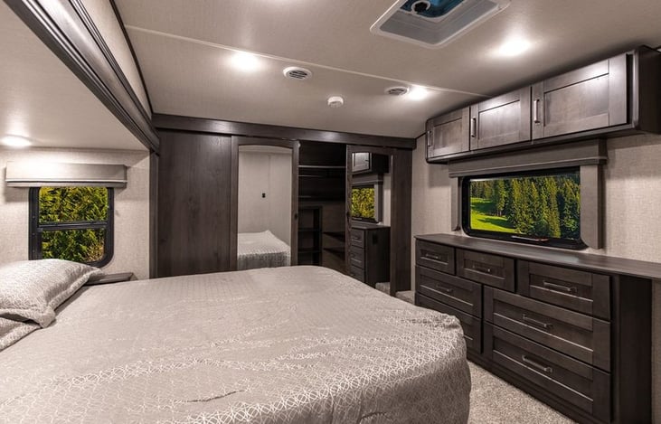 Bedroom - Queen Size Bed