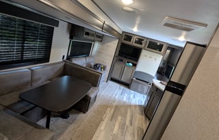 2021 Jayco Travel Trailer – Sleeps 10