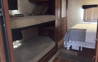 Spacious & Fully Equipped Class A RV – Sleeps 8