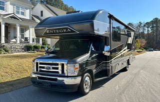 ‘Endeavor’ Loaded with Amenities + Sleeps 10!