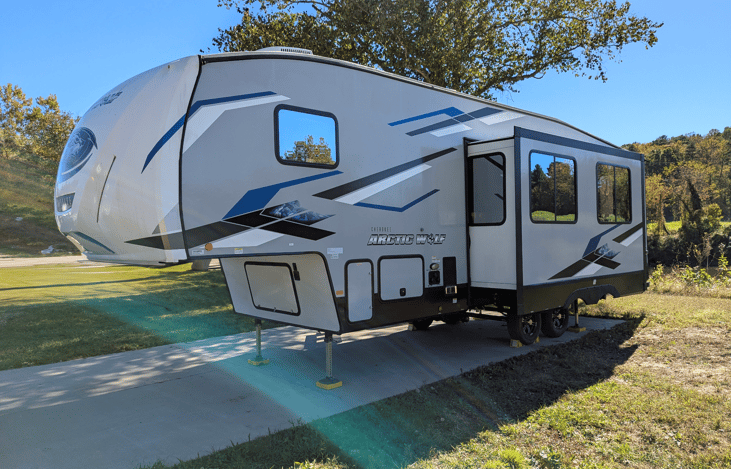 This impressive Cherokee Arctic Wolf 287BH Limited is spacious and loaded with comfortable features. Sleeps up to 10. Two bedrooms with separate bunkroom. Outdoor kitchen, solar and much more.