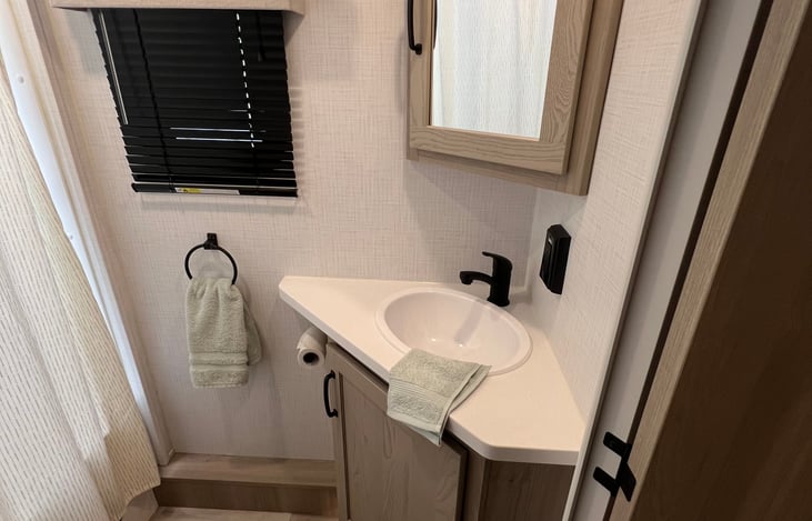 Full bath with toiletries.