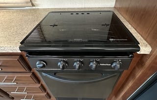 "Jolly" - Spacious RV for a King (and Queen)