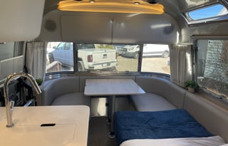 2021 Airstream Globetrotter 27FB - The LainnaBelle