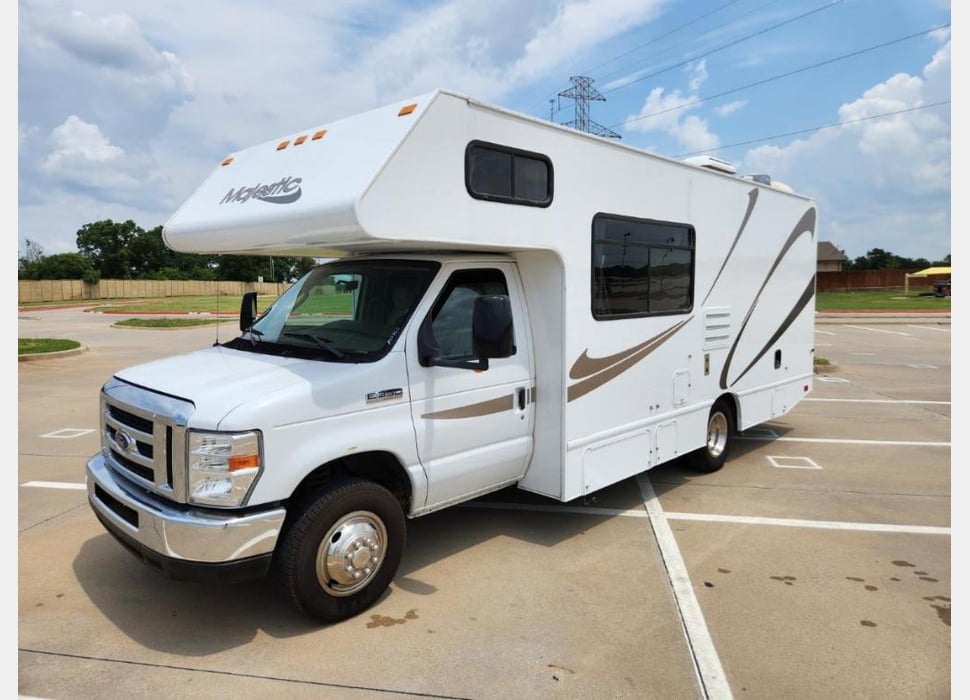 Class C Motor Home rentals in Clarendon