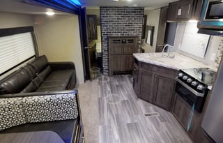 ** LONG TERM RENTALS ONLY ** 38' SILVER LAKE