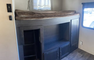 Ultimate bunkhouse w/2 bedrooms & outdoor kitchen