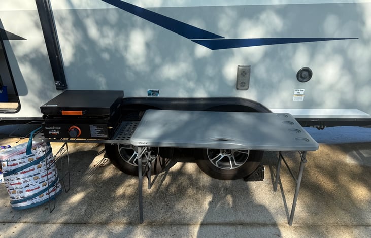 Enjoy cooking meals on the 17” Blackstone that makes everything from burgers to eggs easier.