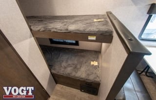 2021 Coleman 17 B Lantern Series (Pearl)