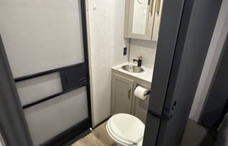 LUXURY 2 BED, 2 BATH RV W/ PRIVATE SUITE & ENTRY