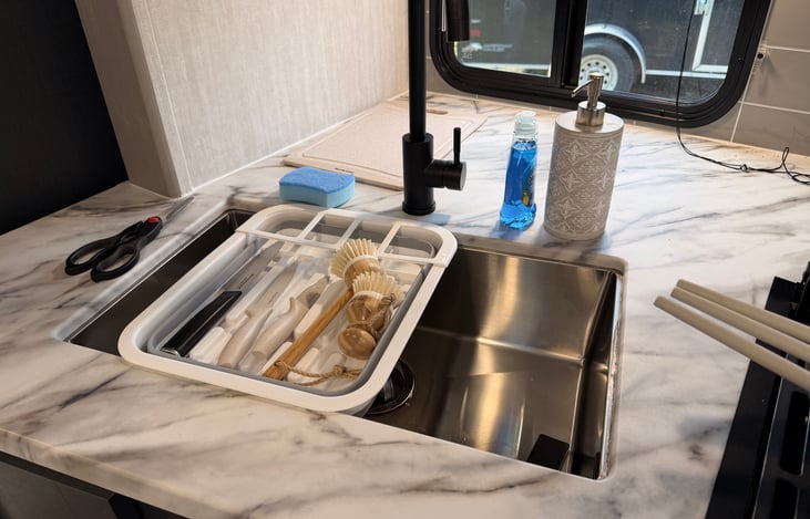 Utensils, soap, scissors, cutting knives and cutting board included with every rental.