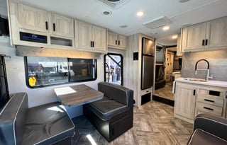 32*NEW 2023* Luxury SUNSEEKER 10 Sleeper w Bunks!